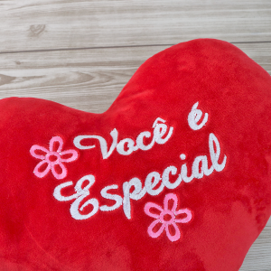 ALMOFADA EM FORMATO DE CORAÇÃO DE POLIESTER 64CM - 31300025-C