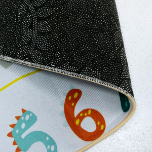 TAPETE PARA ATIVIDADES INFANTIL DE POLIESTER ANTIDERRAPANTE 80X120CM - CZ23749-A