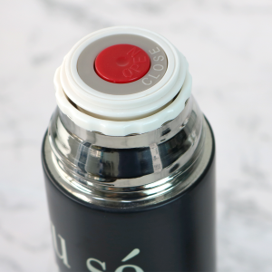 GARRAFA ISOTÉRMICA DE INOX COM FRASE E TAMPA COM COPO 450ML - GDR0085-P3