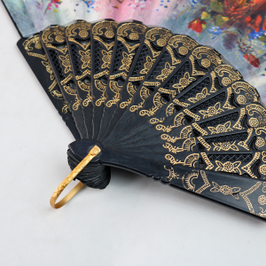 LEQUE DE PLÁSTICO PRETO COM DESENHOS FLORAIS - NS0446-P