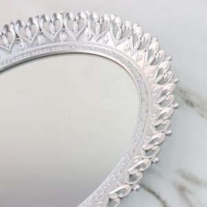 BANDEJA OVAL COM ESPELHO COM BORDA EM CORAÇÕES 36X28CM -CT2219-PTA