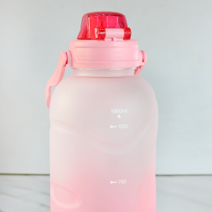 GARRAFA DE PLÁSTICO COM  ALÇA 1,5LITROS - 4178-RS