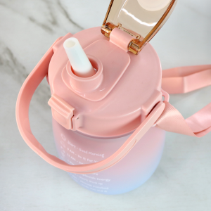 GARRAFA DE PLÁSTICO REDONDA COM CANUDO E ALÇA 900 ML - 4174-RS