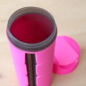 GARRAFA TAMPA ROSQUEÁVEL COM PORTA CELULAR NA LATERAL 600 ML - ELG65087-PK