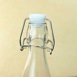 GARRAFA DE VIDRO TRANSPARENTE COM TAMPA HERMÉTICA 500ML - CA12552